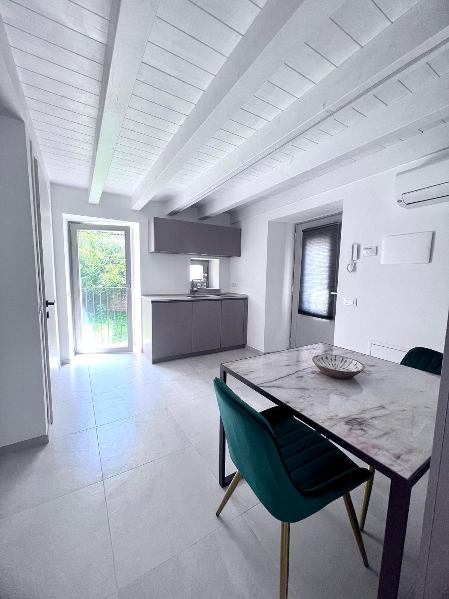 Absentia 1763 Garda Boutique Home - Lake Front Brenzone sul Garda Rom bilde